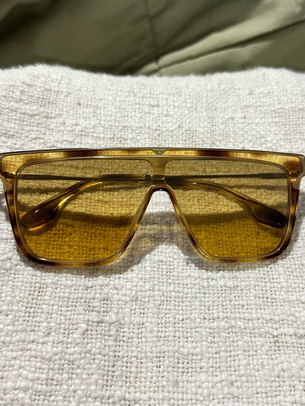 Vintage-Style Oversized Shield/Pilot Frame Sunglasses